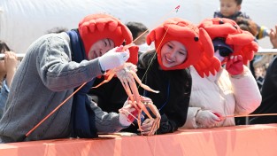 제29회 영덕대게축제 8만 인파 몰리며 성료