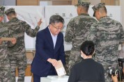 장상길 포항시장 권한대행, 제9회 지방선거 사전투표 첫날 투표 완료