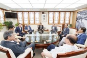 김희수 경상북도의회 의장, 역대 의장들과 오찬간담회 가져