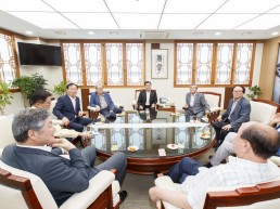 김희수 경상북도의회 의장, 역대 의장들과 오찬간담회 가져