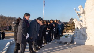 영주시의회, 충혼탑 참배로 병오년 맞아