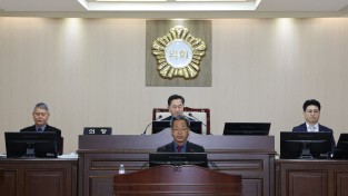 영양군(군수 오도창)은 2026년도 예산안을 2025년도 본예산보다 205억원(4.8%)증가한 4천420억원 규모로 편성해 영양군의회에 제출하였다.  일반회계가 4천57억원으로 2025년 3천748억원보다 390억원(8.24