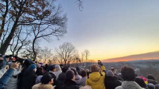 영주시, 뚜께바위 새해 첫 ‘해맞이’ 에 시민 1,500여 명 모여