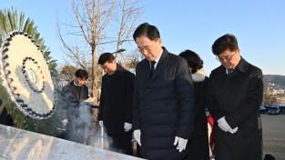 경북교육청, 충혼탑 참배와 새해 다짐식으로 2026년 힘찬 출발!