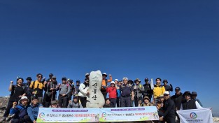 우리버스(주)와 대우여객자동차(주) 영남알프스7봉(7,962m)중 제4-5봉 간월산(1,069m) 신불산(1,159m) (2,228m)완등