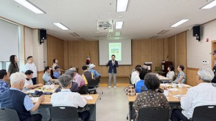 백영현 포천시장 은빛기억이음 교실 현장 방문