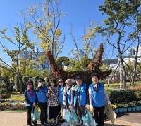 국화 향기 속에 피어난 미소