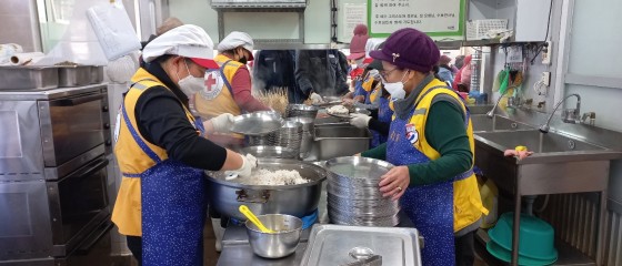 상주시계림동 적십자봉사회 나눔의 집 사랑의 급식봉사 실시