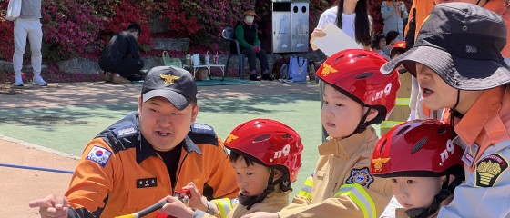 경북소방본부, 가정의 달 맞아 ‘소방안전체험 행사’ 운영 - 도내 22개 소방관서 중심 체험형 안전교육 강화 - - 어린이·가족 참여형 프로그램으로 생활 속 안전문화 확산 -