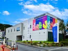 260615보도자료(청송군 농산물산지공판장 2025년산 사과경매 마감) (1).jpg