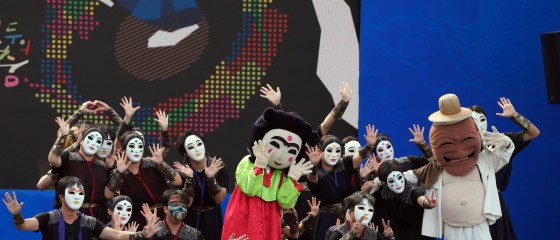 안동국제탈춤페스티벌의 흥을 이끈다
